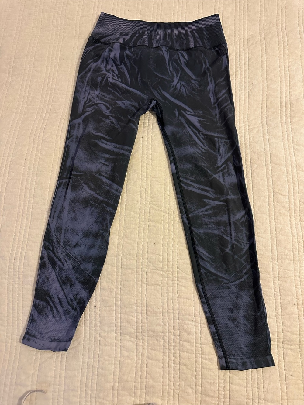 Lululemon Ebb to Street Graphite Gray size 10 Printed Active Leggings